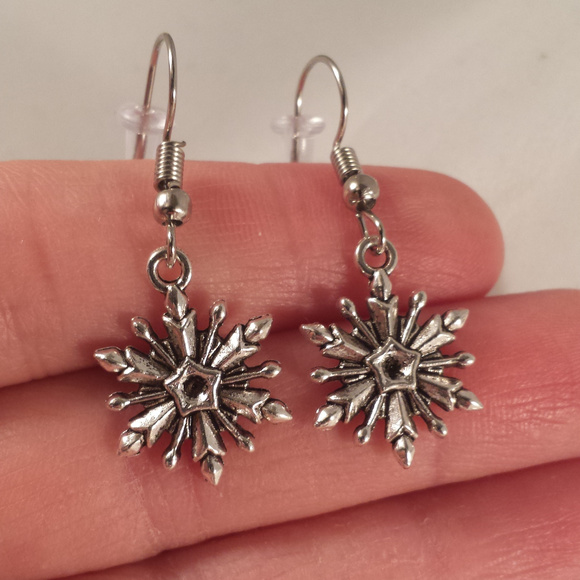 Silver Snowflake Dangle Earrings Women's Party Gift - Picture 3 of 3